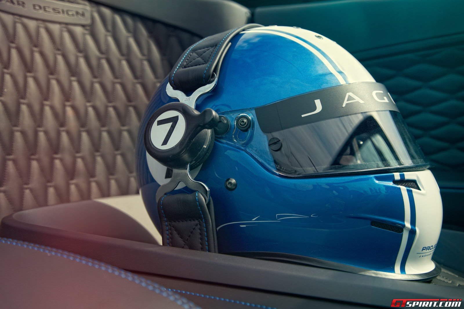 Jaguar представил спидстер F-Type Project 7